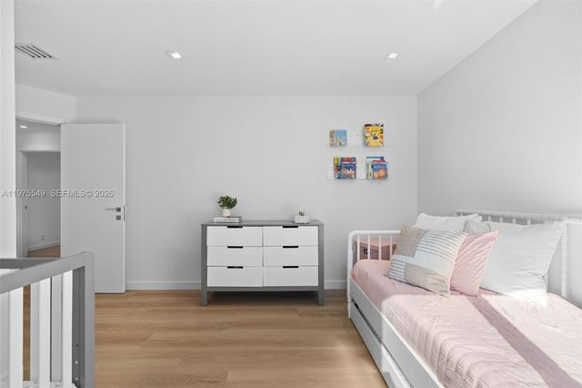 1077 Golden Cane Dr, Weston, FL 33327