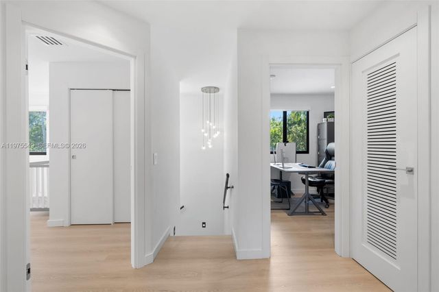 1077 Golden Cane Dr, Weston, FL 33327