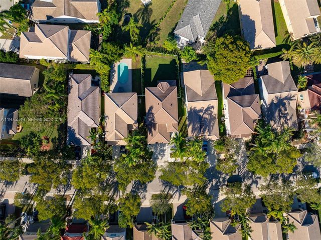 1077 Golden Cane Dr, Weston, FL 33327