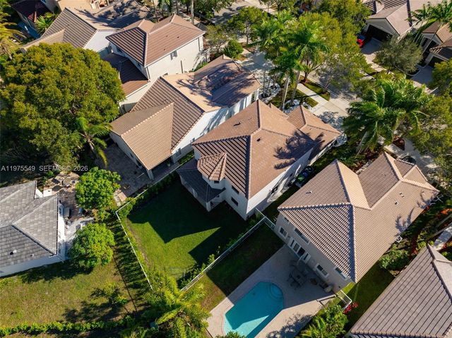 1077 Golden Cane Dr, Weston, FL 33327