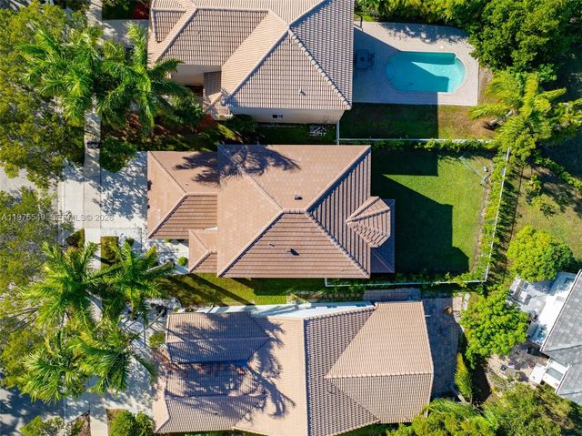 1077 Golden Cane Dr, Weston, FL 33327