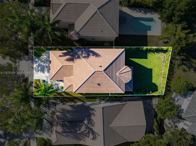 1077 Golden Cane Dr, Weston, FL 33327