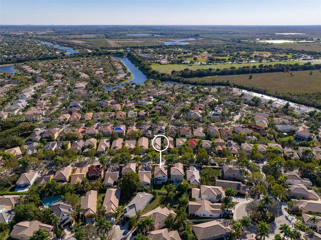 1077 Golden Cane Dr, Weston, FL 33327