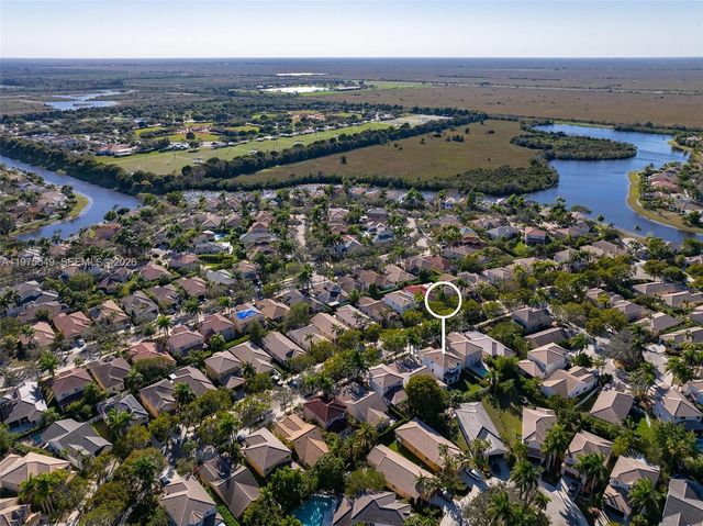 1077 Golden Cane Dr, Weston, FL 33327