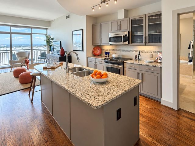 1400 Mckinney Street 1309, Houston, TX 77010