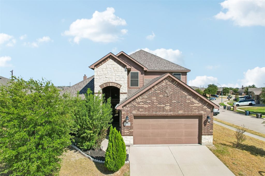 11100 Dunlavin Court, Fort Worth, TX 76052 — exterior
