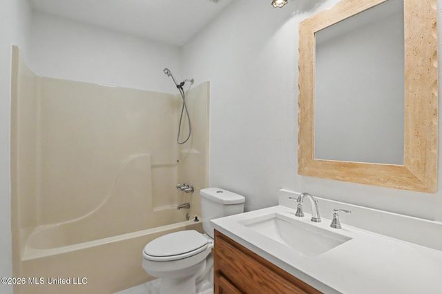 1520 S 10th Street, Ocean Springs, MS 39564