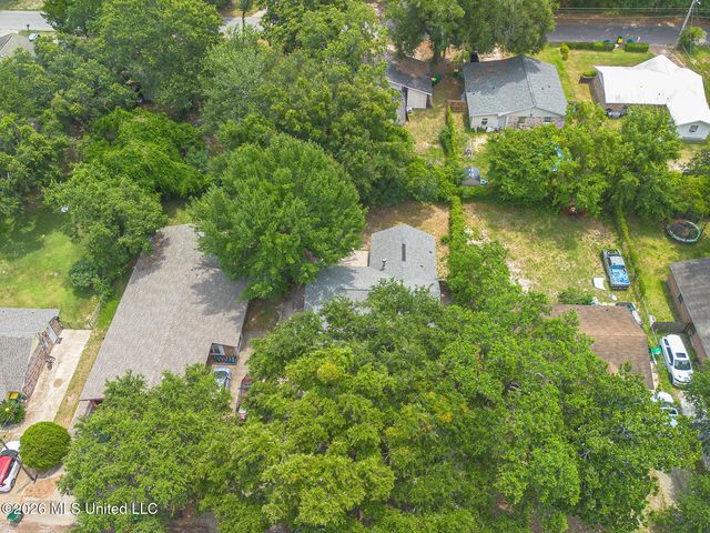 1520 S 10th Street, Ocean Springs, MS 39564