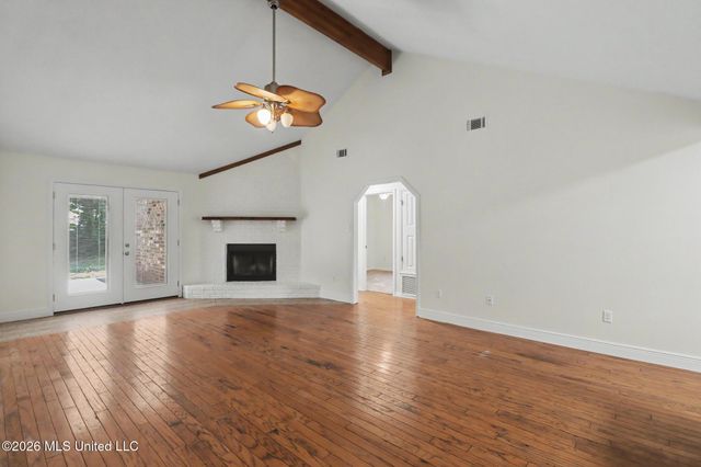 1520 S 10th Street, Ocean Springs, MS 39564