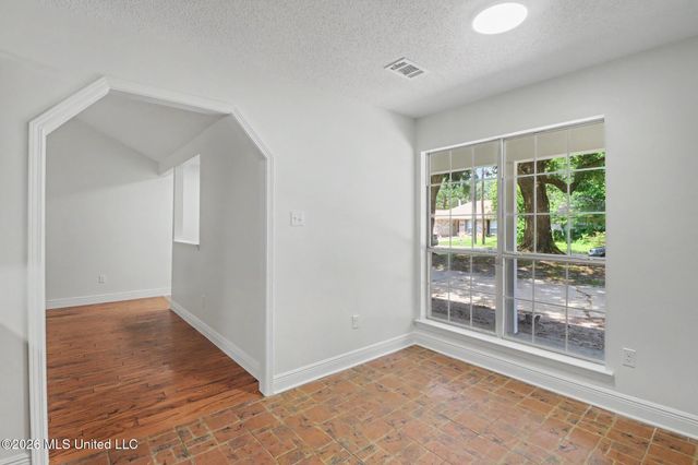 1520 S 10th Street, Ocean Springs, MS 39564