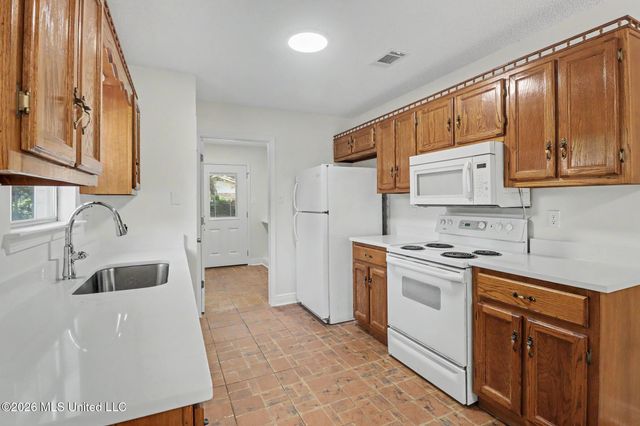 1520 S 10th Street, Ocean Springs, MS 39564