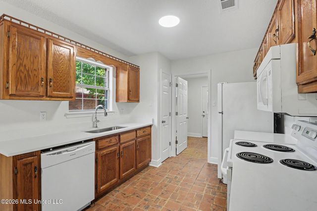 1520 S 10th Street, Ocean Springs, MS 39564