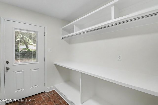 1520 S 10th Street, Ocean Springs, MS 39564