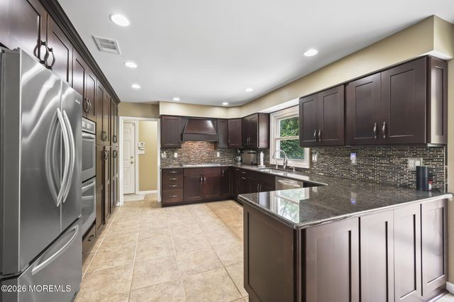 29 Tharp Lane, Marlboro, NJ 07746