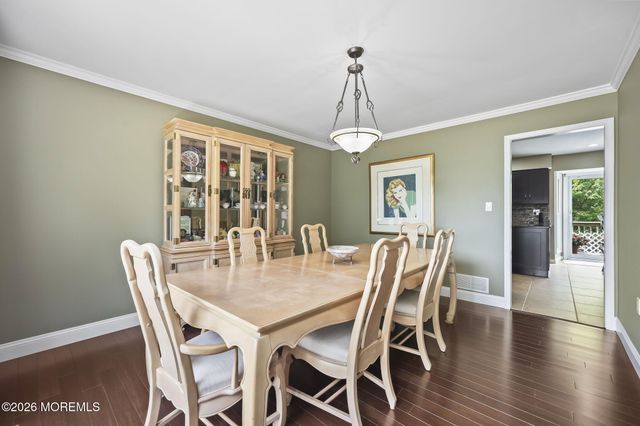 29 Tharp Lane, Marlboro, NJ 07746
