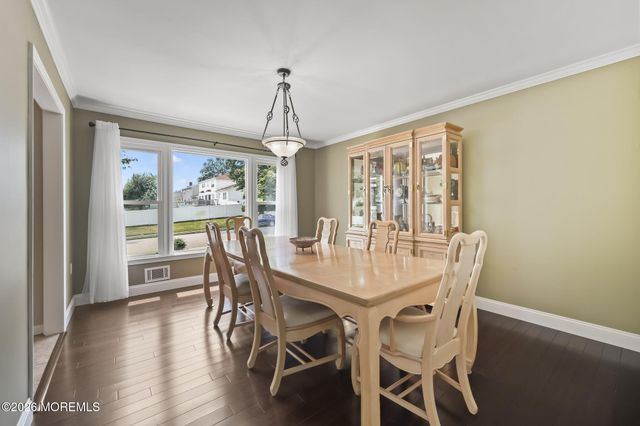 29 Tharp Lane, Marlboro, NJ 07746