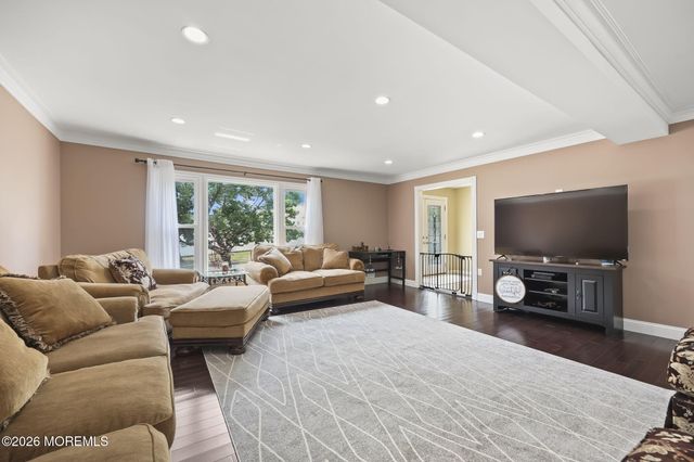29 Tharp Lane, Marlboro, NJ 07746