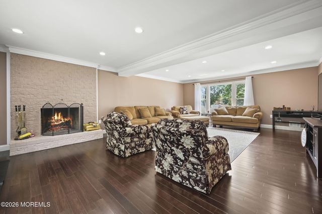 29 Tharp Lane, Marlboro, NJ 07746