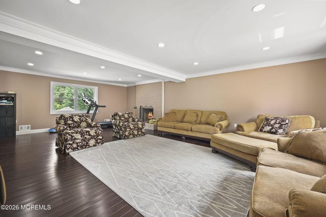 29 Tharp Lane, Marlboro, NJ 07746