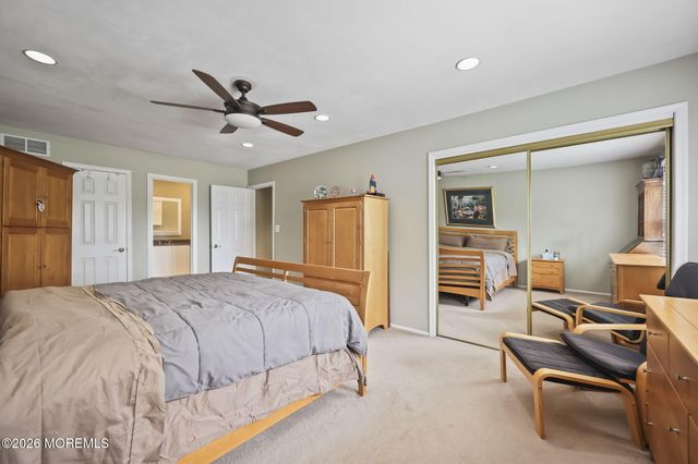 29 Tharp Lane, Marlboro, NJ 07746