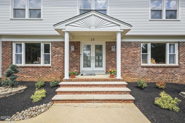 29 Tharp Lane, Marlboro, NJ 07746