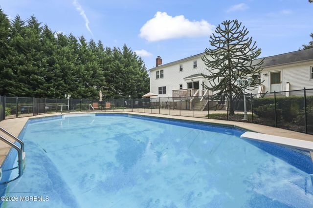 29 Tharp Lane, Marlboro, NJ 07746