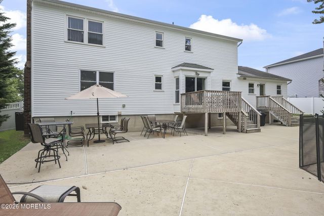 29 Tharp Lane, Marlboro, NJ 07746