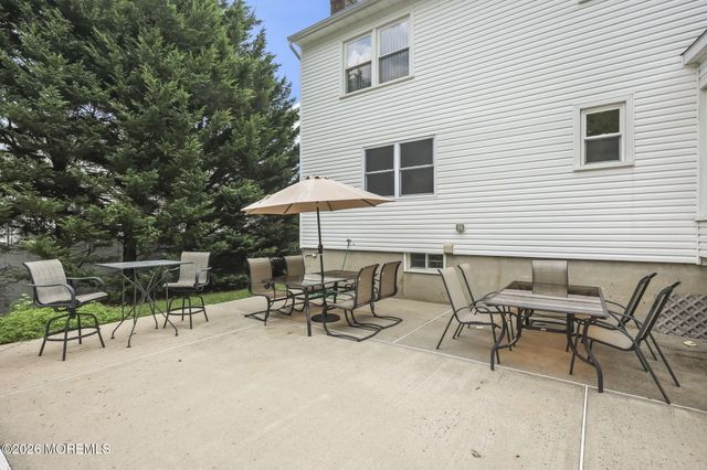 29 Tharp Lane, Marlboro, NJ 07746
