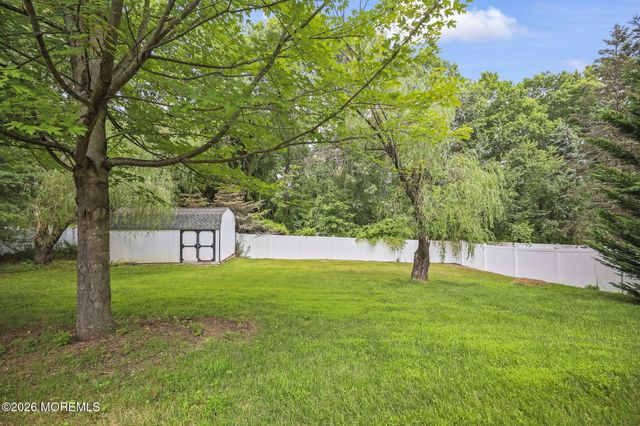 29 Tharp Lane, Marlboro, NJ 07746