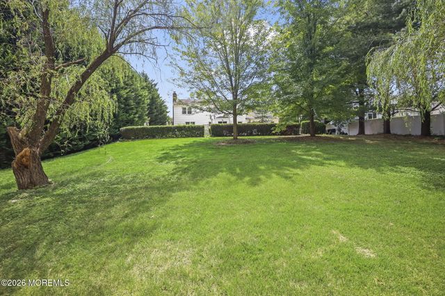 29 Tharp Lane, Marlboro, NJ 07746