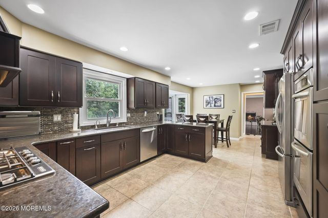 29 Tharp Lane, Marlboro, NJ 07746