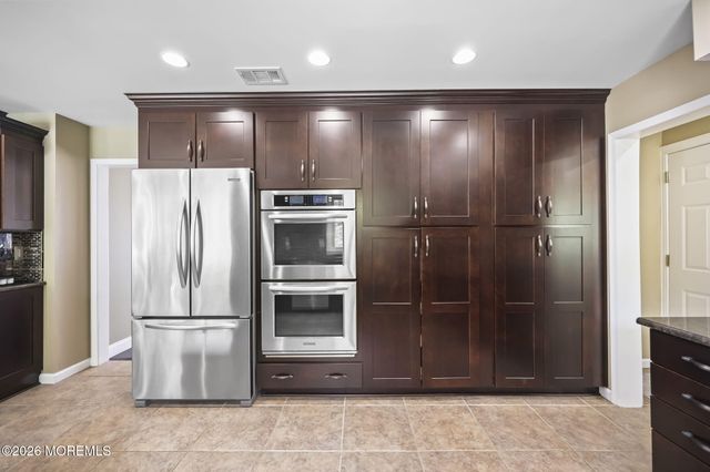 29 Tharp Lane, Marlboro, NJ 07746