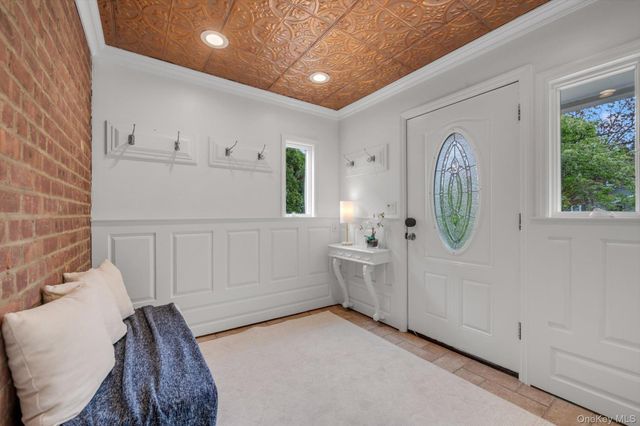 33 Poplar Place, Port Washington, NY 11050