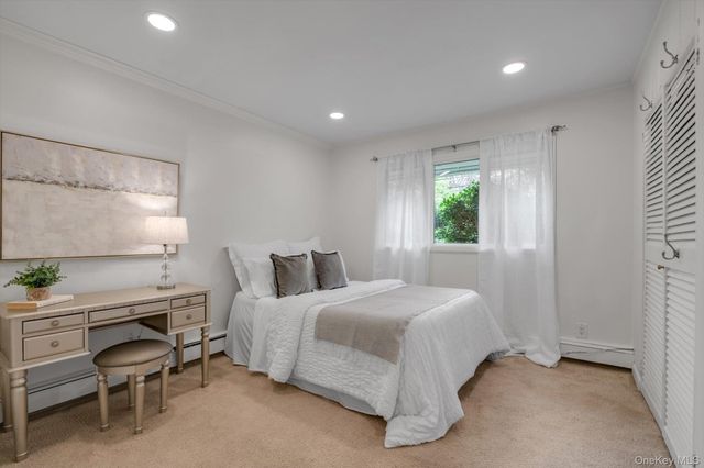 33 Poplar Place, Port Washington, NY 11050