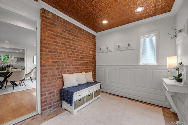 33 Poplar Place, Port Washington, NY 11050