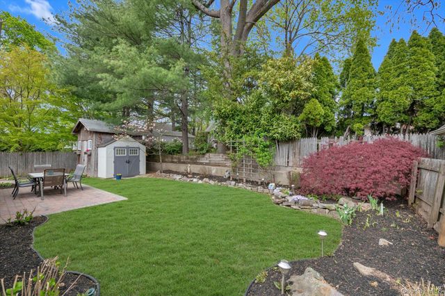 33 Poplar Place, Port Washington, NY 11050