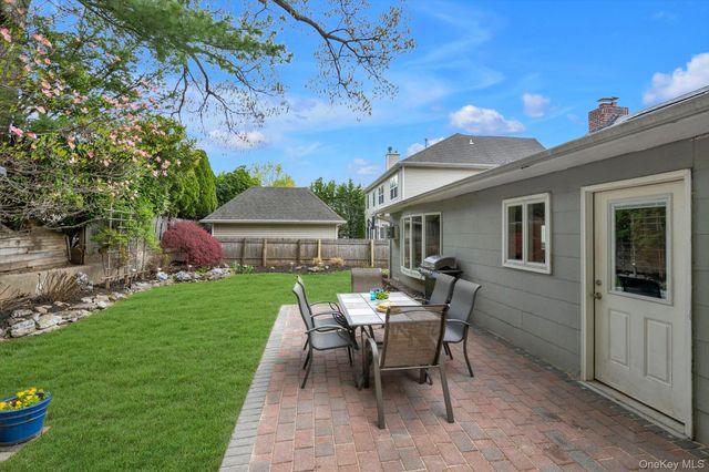 33 Poplar Place, Port Washington, NY 11050