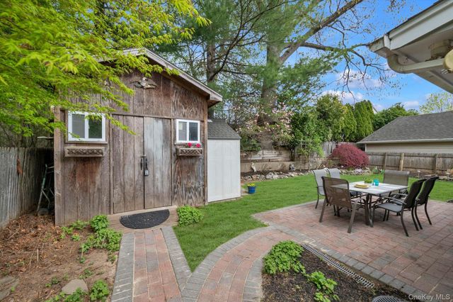 33 Poplar Place, Port Washington, NY 11050