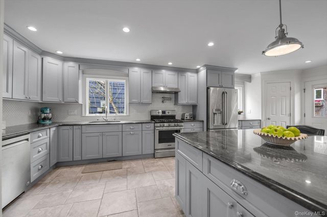 33 Poplar Place, Port Washington, NY 11050