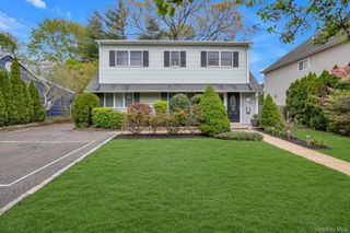 33 Poplar Place, Port Washington, NY 11050
