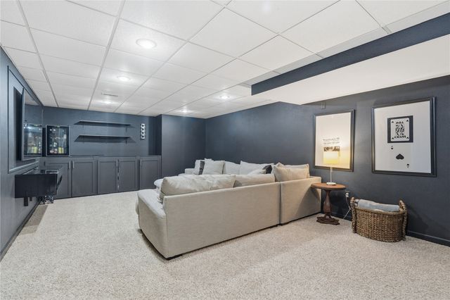 1625 1st Ave, Marion, IA 52302