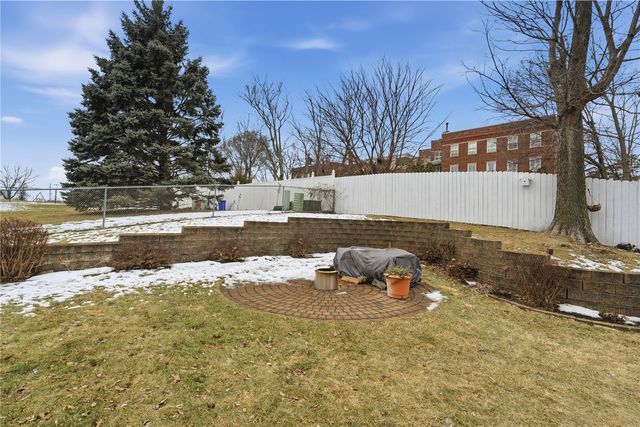 1625 1st Ave, Marion, IA 52302