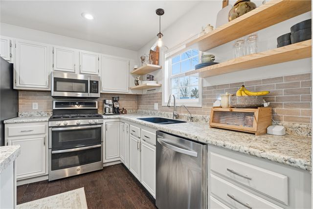 1625 1st Ave, Marion, IA 52302