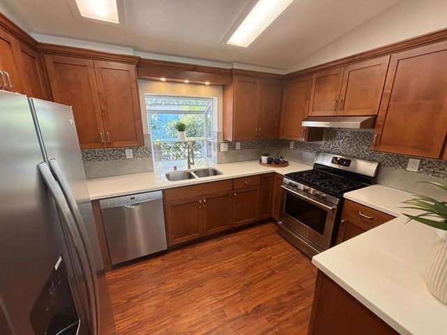 8282 Murray Avenue, Gilroy, CA 95020