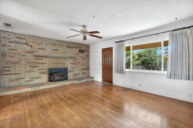 3376 E Richert, Fresno, CA 93726