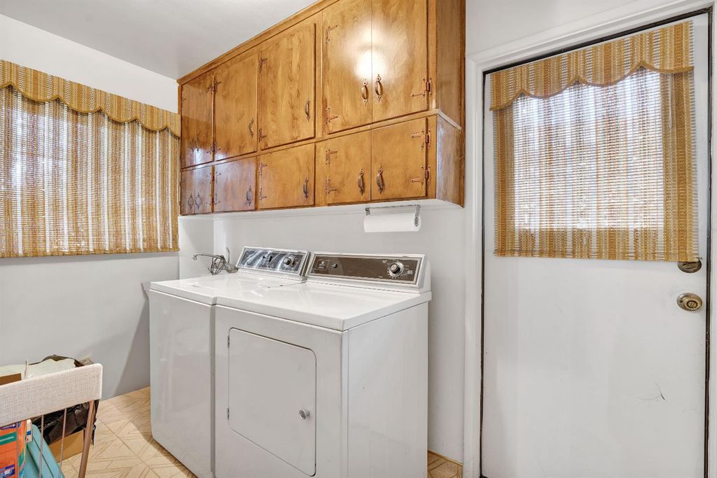 Image 10 of property listing at 3376 E Richert, Fresno, CA 93726