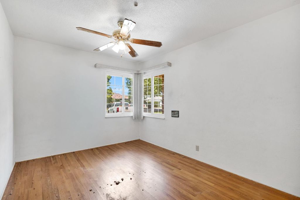 Image 18 of property listing at 3376 E Richert, Fresno, CA 93726