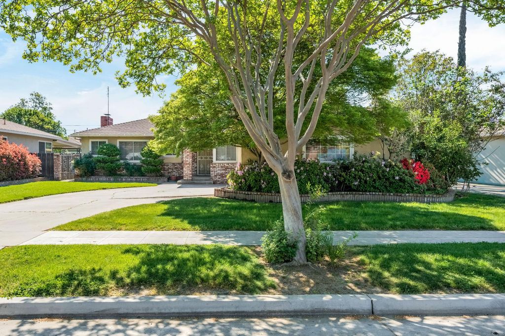 Image 2 of property listing at 3376 E Richert, Fresno, CA 93726