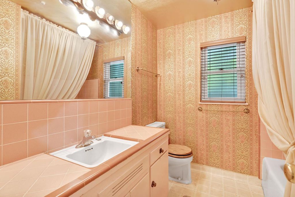 Image 22 of property listing at 3376 E Richert, Fresno, CA 93726