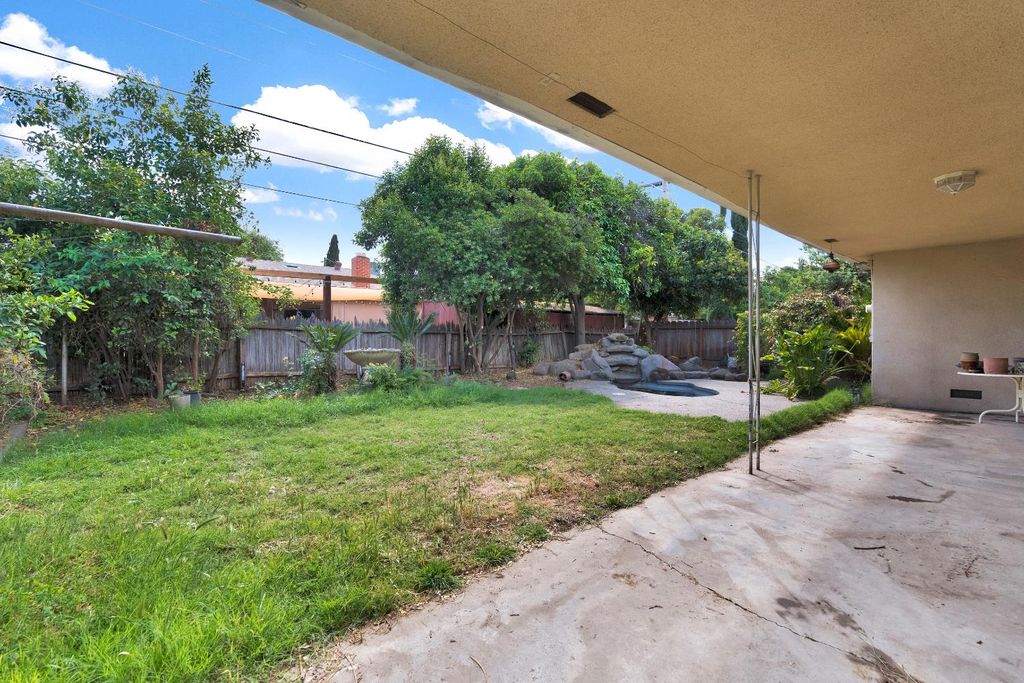 Image 26 of property listing at 3376 E Richert, Fresno, CA 93726
